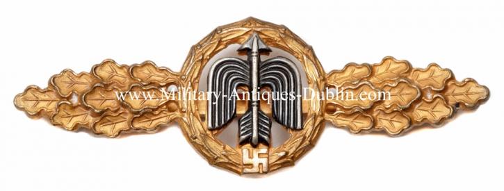 Fighter Clasp in Gold